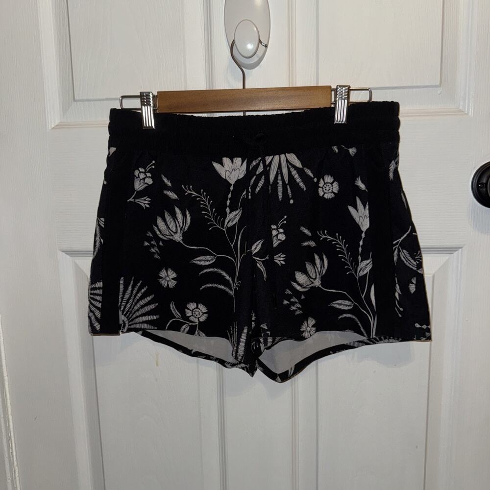 Athleta Printed Baja Running Shorts Size 6 Black White Floral Print 4 Inch